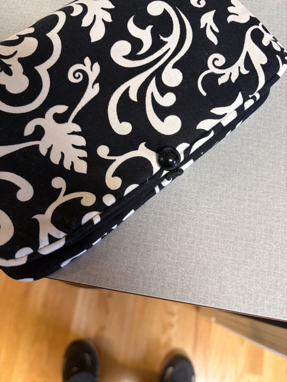 thirty-one Black & White Zip pouch with 2 zippered pockets - Picture 4 of 4